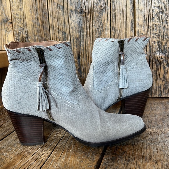 Nicole suede booties - Picture 2 of 4